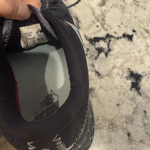 New Balance Women's wt690 Trail Running Sneaker - Picture 6 of 6